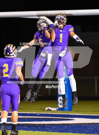Thumbnail 3 in Sanger vs. Brownwood (UIL 4A Bi-District) photogallery.
