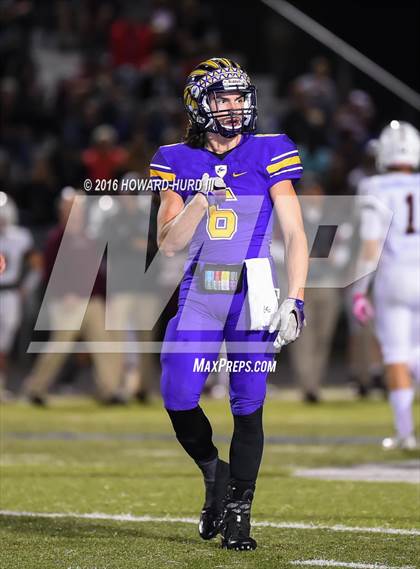 Thumbnail 3 in Sanger vs. Brownwood (UIL 4A Bi-District) photogallery.
