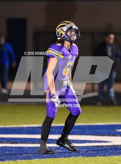Thumbnail 1 in Sanger vs. Brownwood (UIL 4A Bi-District) photogallery.