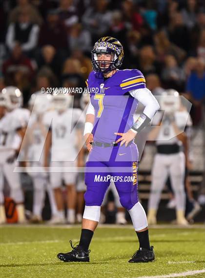 Thumbnail 1 in Sanger vs. Brownwood (UIL 4A Bi-District) photogallery.