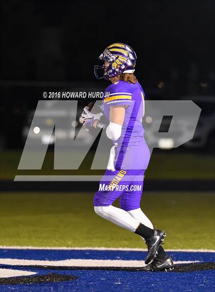 Thumbnail 2 in Sanger vs. Brownwood (UIL 4A Bi-District) photogallery.