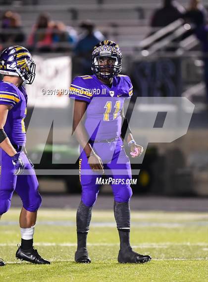 Thumbnail 3 in Sanger vs. Brownwood (UIL 4A Bi-District) photogallery.