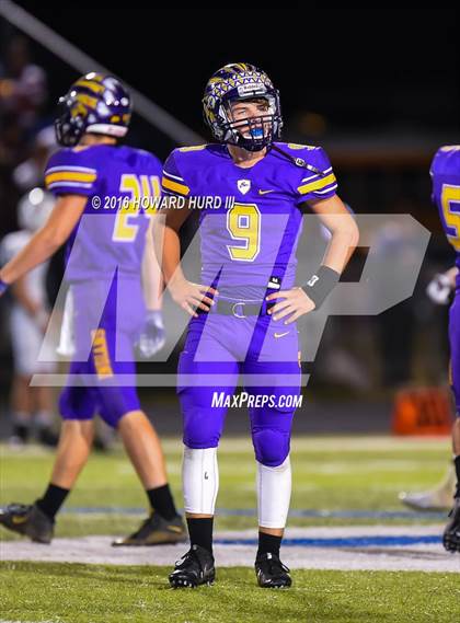 Thumbnail 1 in Sanger vs. Brownwood (UIL 4A Bi-District) photogallery.