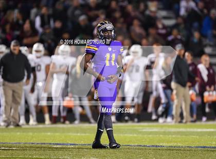 Thumbnail 3 in Sanger vs. Brownwood (UIL 4A Bi-District) photogallery.