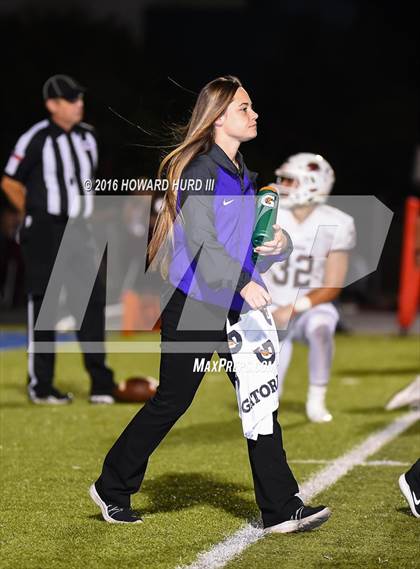 Thumbnail 3 in Sanger vs. Brownwood (UIL 4A Bi-District) photogallery.