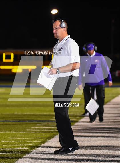 Thumbnail 2 in Sanger vs. Brownwood (UIL 4A Bi-District) photogallery.
