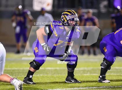 Thumbnail 2 in Sanger vs. Brownwood (UIL 4A Bi-District) photogallery.