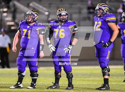 Thumbnail 3 in Sanger vs. Brownwood (UIL 4A Bi-District) photogallery.