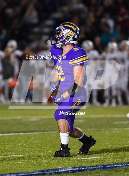 Thumbnail 3 in Sanger vs. Brownwood (UIL 4A Bi-District) photogallery.