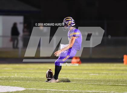 Thumbnail 3 in Sanger vs. Brownwood (UIL 4A Bi-District) photogallery.
