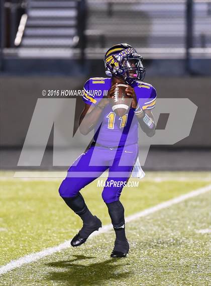 Thumbnail 1 in Sanger vs. Brownwood (UIL 4A Bi-District) photogallery.