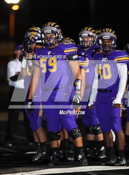 Thumbnail 1 in Sanger vs. Brownwood (UIL 4A Bi-District) photogallery.