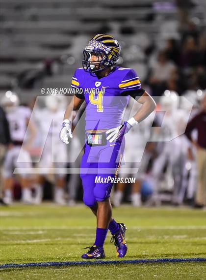 Thumbnail 3 in Sanger vs. Brownwood (UIL 4A Bi-District) photogallery.