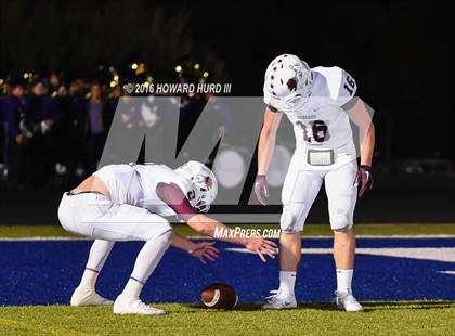 Thumbnail 2 in Sanger vs. Brownwood (UIL 4A Bi-District) photogallery.