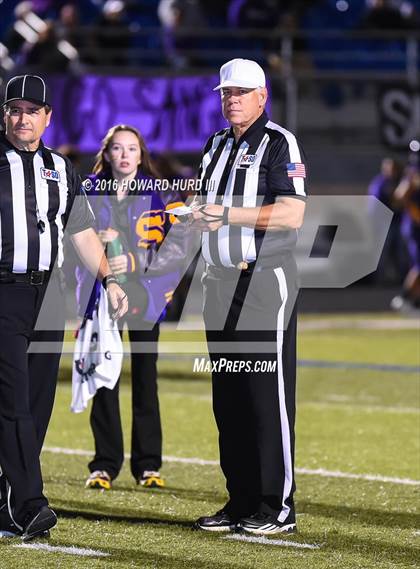 Thumbnail 2 in Sanger vs. Brownwood (UIL 4A Bi-District) photogallery.