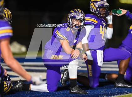 Thumbnail 2 in Sanger vs. Brownwood (UIL 4A Bi-District) photogallery.