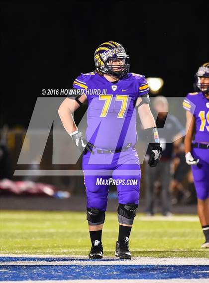 Thumbnail 3 in Sanger vs. Brownwood (UIL 4A Bi-District) photogallery.