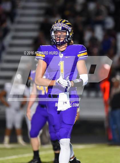 Thumbnail 2 in Sanger vs. Brownwood (UIL 4A Bi-District) photogallery.