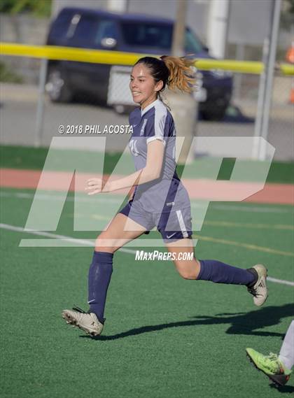 Thumbnail 3 in Stern vs Animo Watts photogallery.