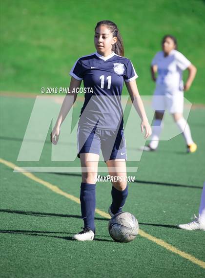 Thumbnail 2 in Stern vs Animo Watts photogallery.