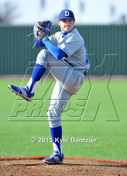 Thumbnail 1 in Decatur vs Peaster (Bowie Invitational) photogallery.