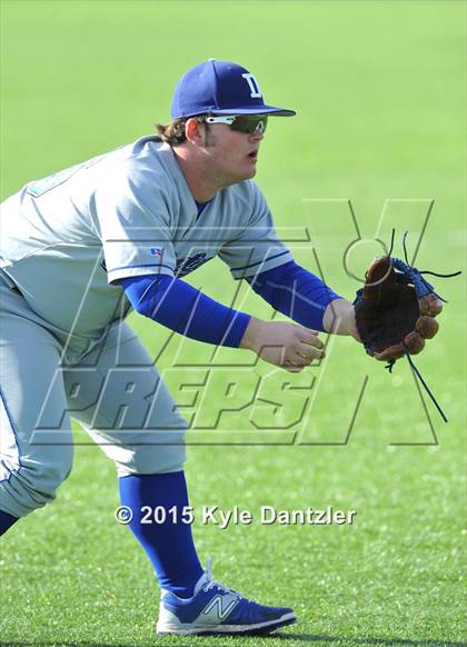 Thumbnail 1 in Decatur vs Peaster (Bowie Invitational) photogallery.