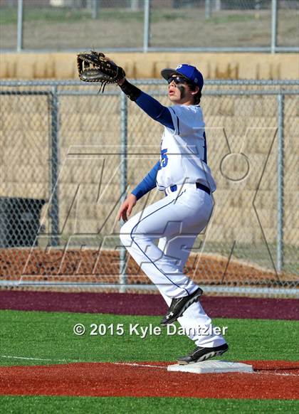 Thumbnail 3 in Decatur vs Peaster (Bowie Invitational) photogallery.