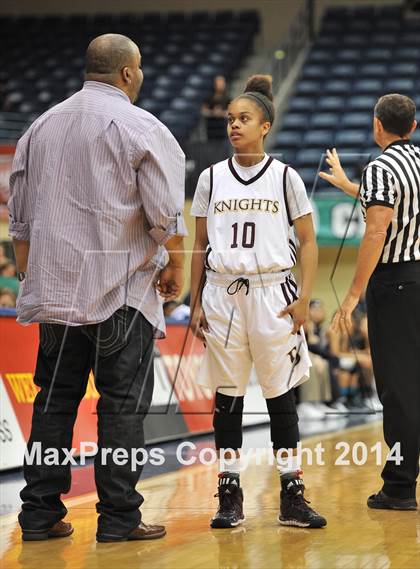 Thumbnail 3 in Bishop's vs. Mater Dei Catholic (CIF SDS Open Division Final) photogallery.