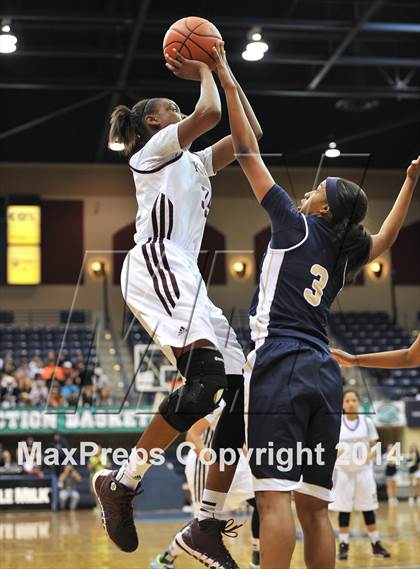 Thumbnail 3 in Bishop's vs. Mater Dei Catholic (CIF SDS Open Division Final) photogallery.