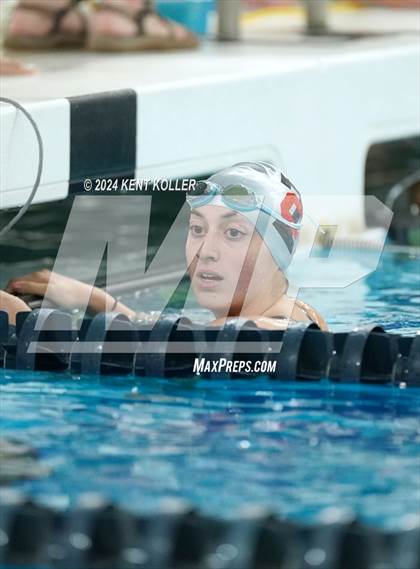 Thumbnail 2 in Lake Orion vs. Troy (Oxford Invite) photogallery.