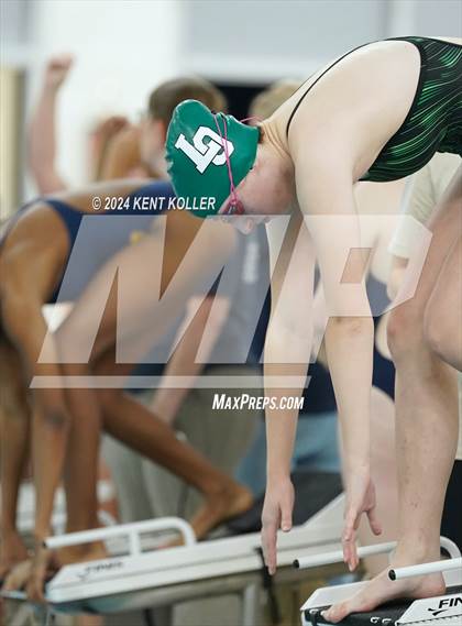 Thumbnail 3 in Lake Orion vs. Troy (Oxford Invite) photogallery.