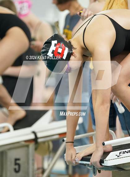 Thumbnail 2 in Lake Orion vs. Troy (Oxford Invite) photogallery.