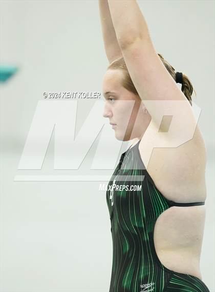 Thumbnail 3 in Lake Orion vs. Troy (Oxford Invite) photogallery.