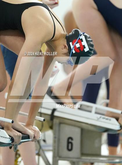 Thumbnail 3 in Lake Orion vs. Troy (Oxford Invite) photogallery.