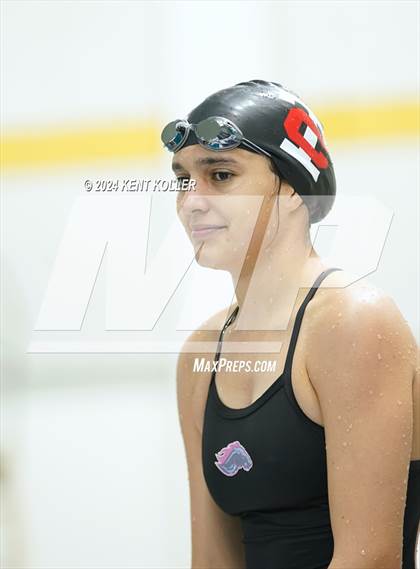 Thumbnail 3 in Lake Orion vs. Troy (Oxford Invite) photogallery.