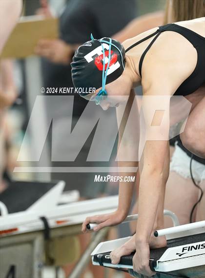 Thumbnail 1 in Lake Orion vs. Troy (Oxford Invite) photogallery.