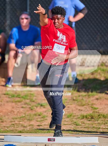 Thumbnail 3 in UIL 6A Track & Field Area 13&14 (Shot Put) photogallery.