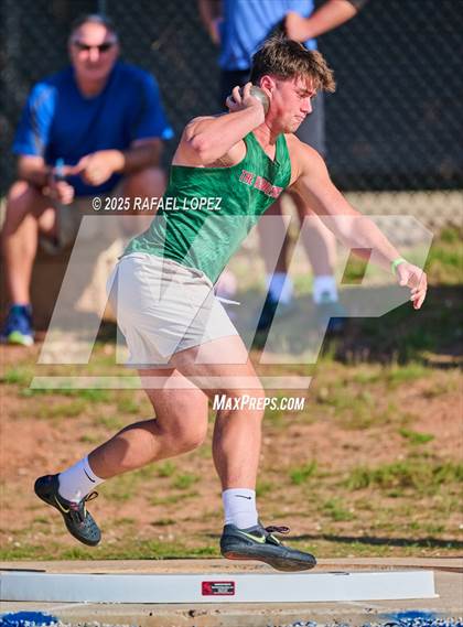 Thumbnail 2 in UIL 6A Track & Field Area 13&14 (Shot Put) photogallery.