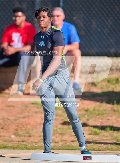 Thumbnail 2 in UIL 6A Track & Field Area 13&14 (Shot Put) photogallery.