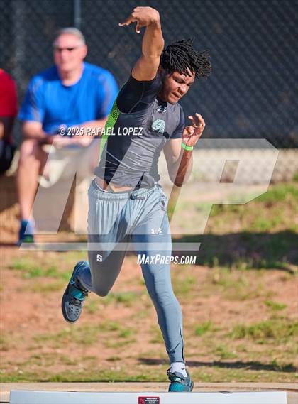 Thumbnail 2 in UIL 6A Track & Field Area 13&14 (Shot Put) photogallery.