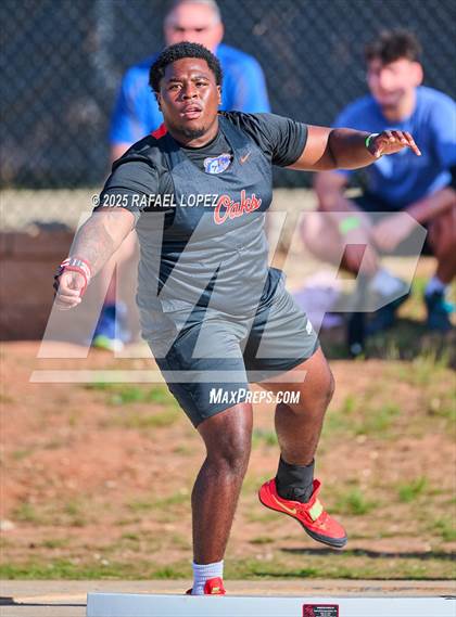 Thumbnail 3 in UIL 6A Track & Field Area 13&14 (Shot Put) photogallery.
