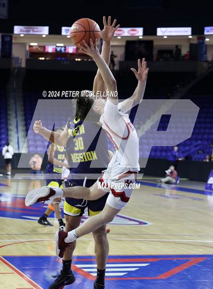 Thumbnail 1 in Hoosac Valley vs. New Mission (MIAA Division 5 Final) photogallery.