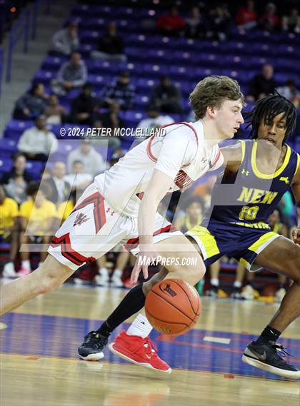 Thumbnail 1 in Hoosac Valley vs. New Mission (MIAA Division 5 Final) photogallery.
