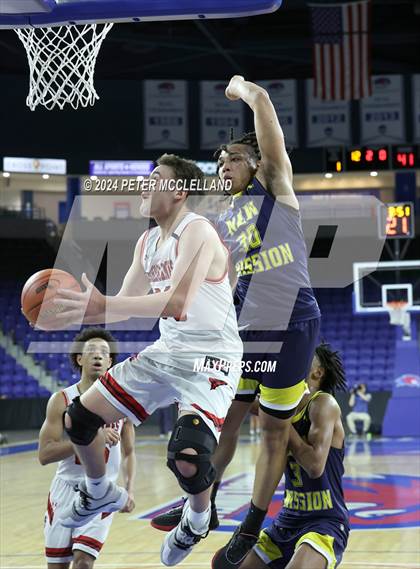 Thumbnail 2 in Hoosac Valley vs. New Mission (MIAA Division 5 Final) photogallery.