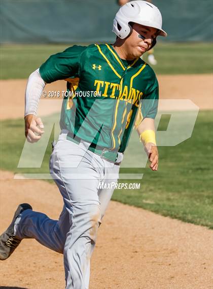 Thumbnail 1 in Ontario Christian vs Notre Dame photogallery.