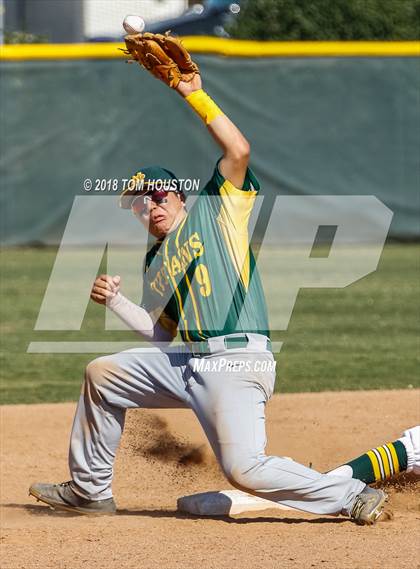 Thumbnail 2 in Ontario Christian vs Notre Dame photogallery.