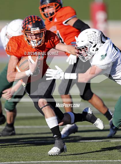 Thumbnail 2 in Stratton vs. Cheyenne Wells (CHSAA Class A 6-Man Final) photogallery.