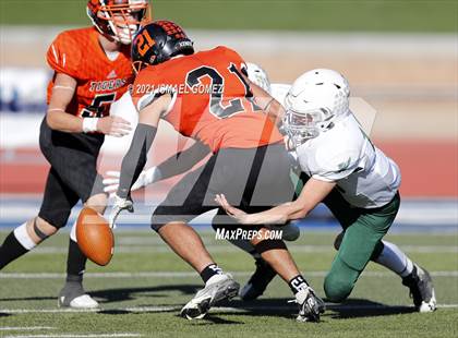 Thumbnail 1 in Stratton vs. Cheyenne Wells (CHSAA Class A 6-Man Final) photogallery.