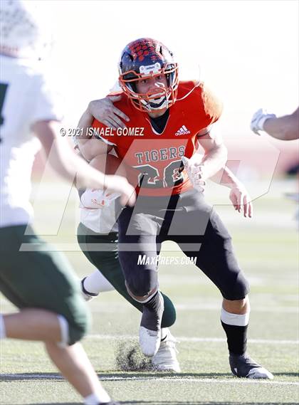 Thumbnail 3 in Stratton vs. Cheyenne Wells (CHSAA Class A 6-Man Final) photogallery.