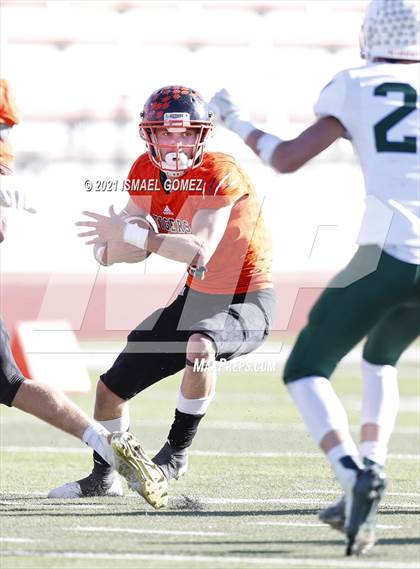 Thumbnail 1 in Stratton vs. Cheyenne Wells (CHSAA Class A 6-Man Final) photogallery.